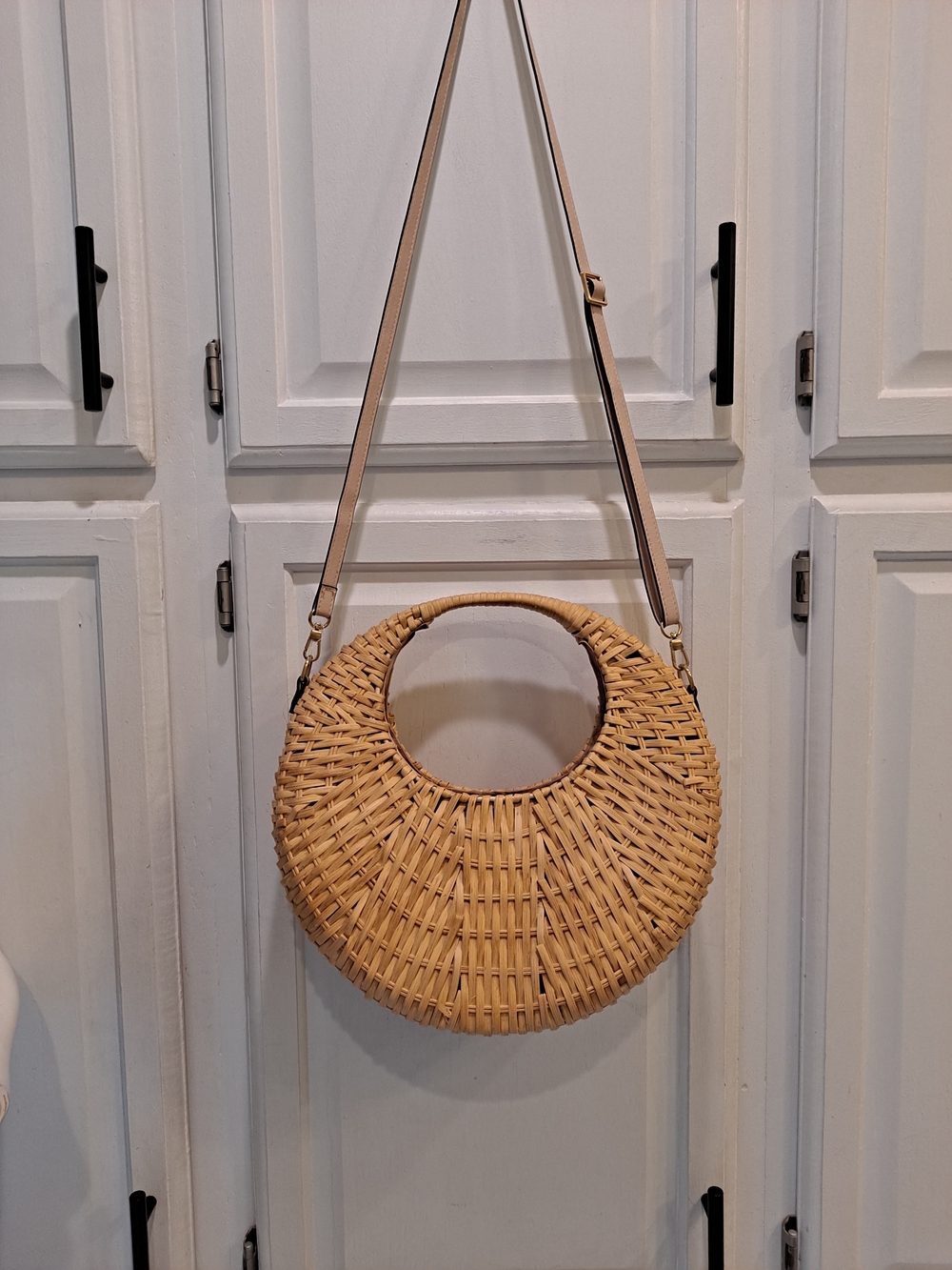 SCOOP Round Woven Rattan Wicker Shoulder Crossbody Bag in Natural Tan Purse
